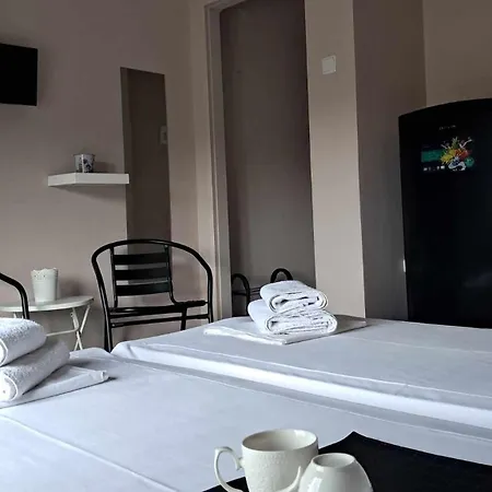 Meerithic Rokka شقة فندقية 3*